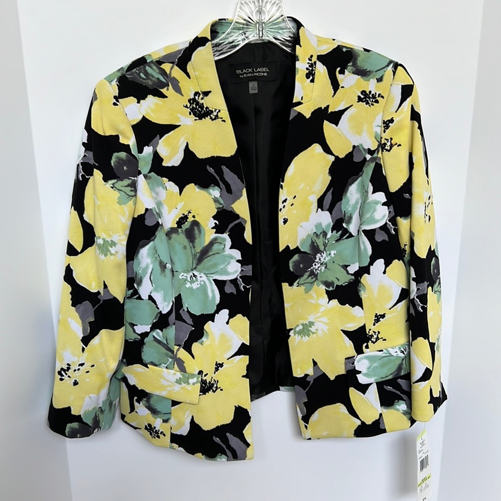 Three- Fourth Sleeve Women’s Blazer, Jacket, Size 4